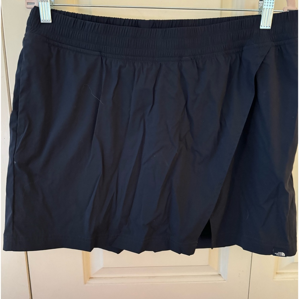 NWT North Face navy athletic skort- brand new! Pockets in under-short- Flashdry